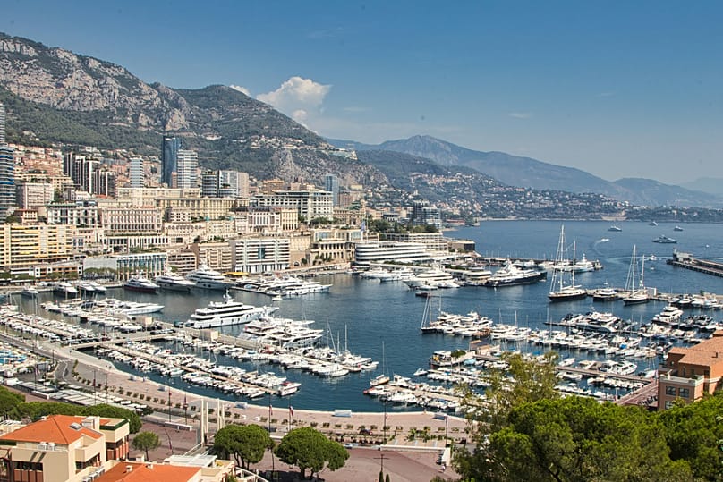 A milliomosok játszótereként ismert Monte Carlo meglepően könnyen felfedezhető gyalog