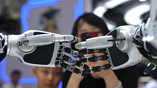 Kenyan start-up makes robotic limbs to sign for deaf kids