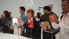 Το iPhone Duo παρουσιάζεται την Τετάρτη 9 Σεπτεμβρίου 2026, στο campus της Apple στο Κουπερτίνο, Καλιφόρνια. (Φωτογραφία AP/Jeff Chiu)
