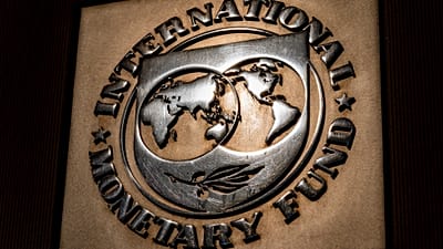 O logo do FMI visível no edifício sede em Washington