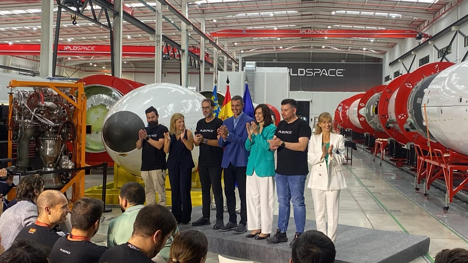 Pedro Sánchez y Diana Morant visitan la fábrica de PLD space