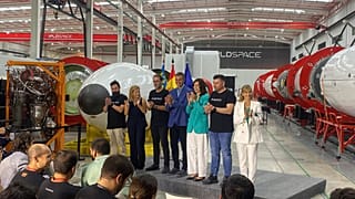 Pedro Sánchez y Diana Morant visitan la fábrica de PLD space