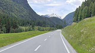 The road between Susch and Zernez is 6.2km long.