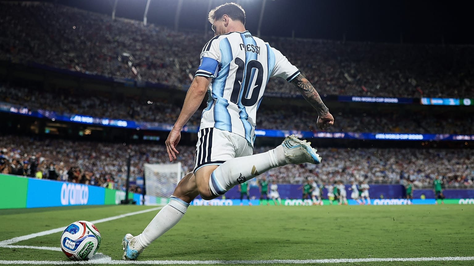 Lionel Messi ritratto con la maglia dell'Argentina ai Mondiali 2026