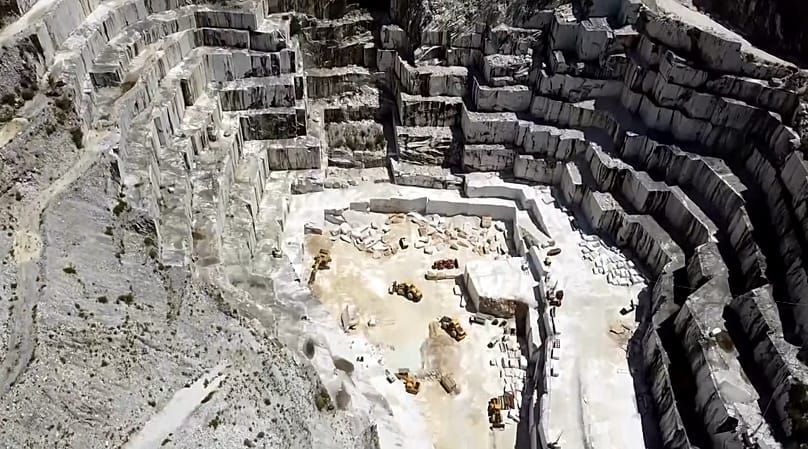Las canteras de mármol blanco de Carrara han suministrado piedra a los escultores durante siglos.