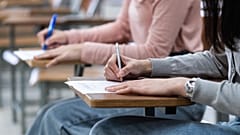 يقيس تقرير "بيسا" التابع لمنظمة التعاون الاقتصادي والتنمية قدرات الطلاب الذين يبلغون من العمر 15 عاما في القراءة والرياضيات والعلوم.