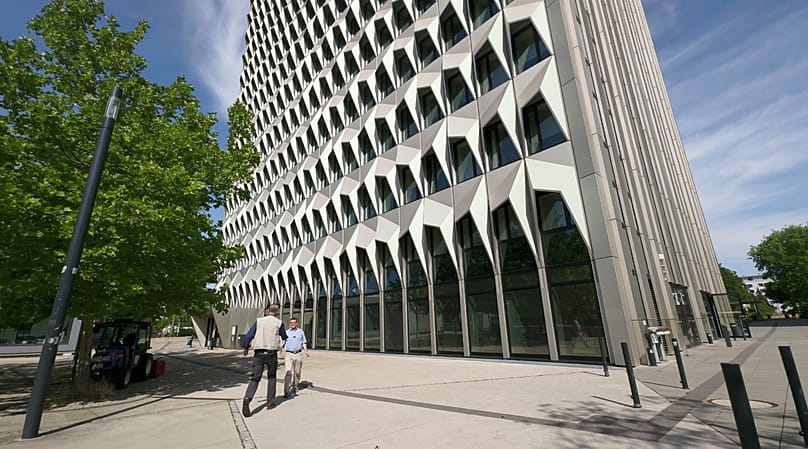 Treffen mit Sven Linow am futuristischen Hochhaus der Hochschule Darmstadt: „Niemand hat bislang gezeigt, dass es funktioniert.“