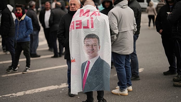 Ekrem İmamoğlu'na 2 yıl 1 ay hapis ve siyasi yasak kararı