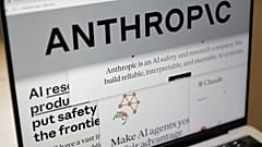 Seiten der Anthropic‑Website und das Firmenlogo erscheinen am Donnerstag, 26. Februar 2026, auf einem Computerbildschirm in New York.