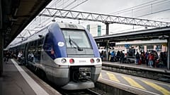 Οι ταξιδιώτες επηρεάζονται από απεργία των ελεγκτών της SNCF στους σταθμούς στη Γαλλία, το Σάββατο 17 Φεβρουαρίου 2024.