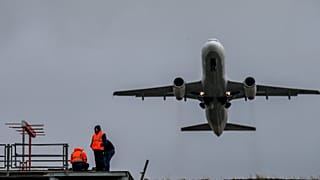 ARŞİV: Pegasus Hava Yolları’na ait pistten çıkan uçağın enkazı, İstanbul Sabiha Gökçen Havalimanı, 6 Şubat 2020.