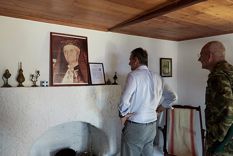Ο Κυριάκος Μητσοτάκης στο σπίτι της Κυράς της Ρω