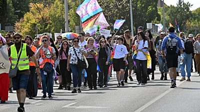A VI. Pécs Pride felvonulás résztvevői 2026. szeptember 12-én.