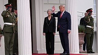  Catherine Connolly ír elnök és Donald Trump