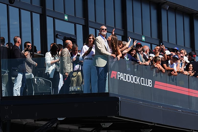 Palco de autoridades con la familiar real española disfrutando de la carrera, 13 de septiembre de 2026