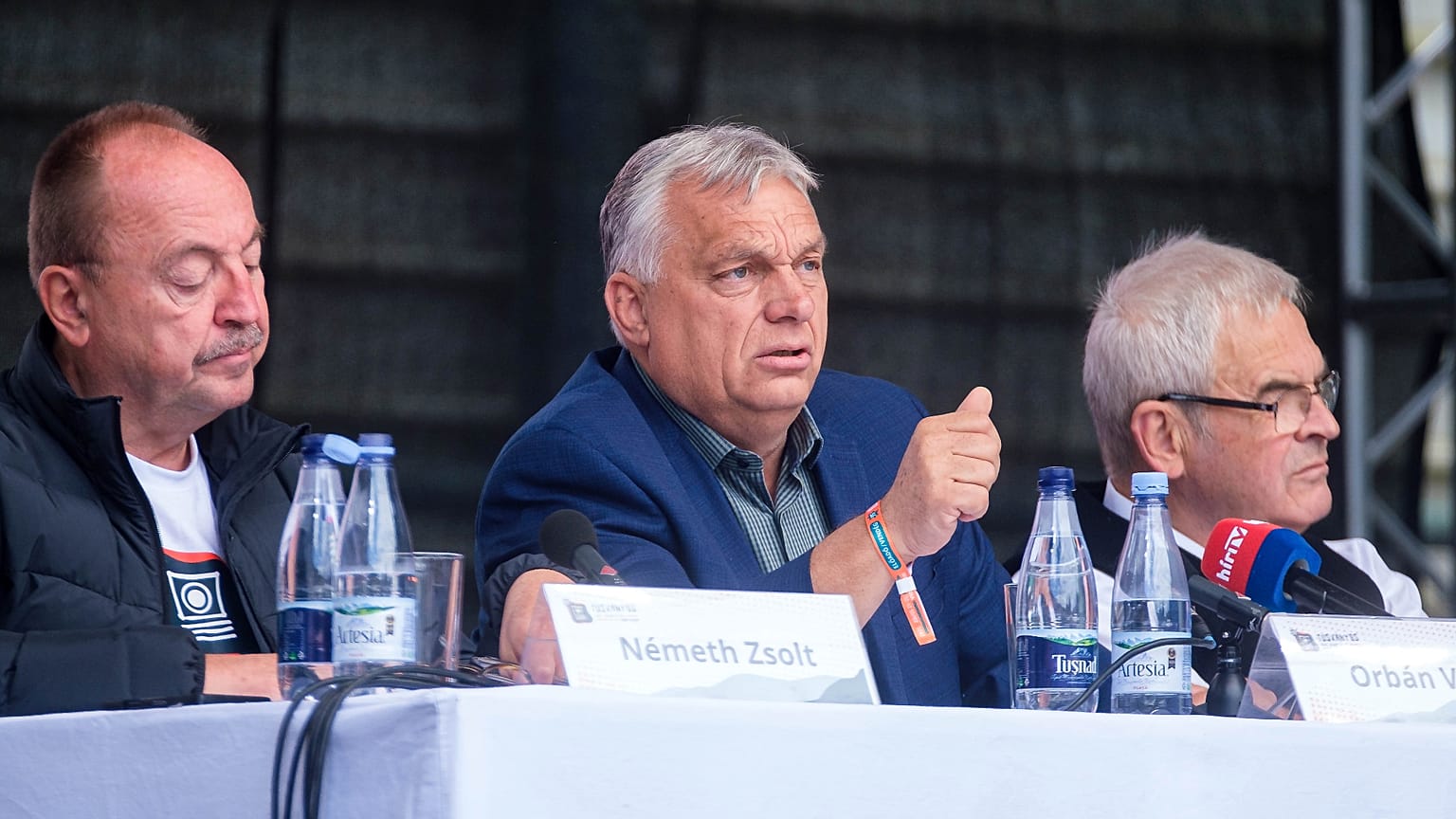Orbán Viktor, Magyarország volt miniszterelnöke (középen) beszédet tart a 35. Balványos Nyári Egyetem és Diák tábor keretében a romániai Tusványoson, 2026. július 25-én