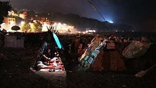 Campamento de inmigrantes en la playa, Ceuta