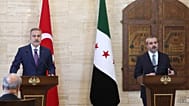 وزيرا الخارجية التركي هاكان فيدان والسوري أسعد الشيباني خلال مؤتمر صحافي مشترك في دمشق، 13 أيلول 2026.
