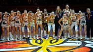 El equipo español posa con las medallas tras el partido por el tercer puesto de la Copa Mundial Femenina de Baloncesto entre Alemania y España en Berlín, 13 septiembre 2026