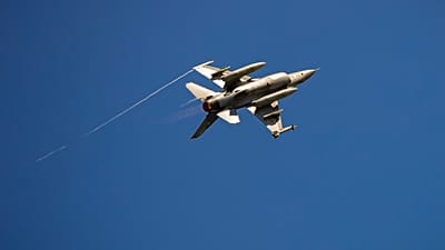 مقاتلة من نوع F15 تابعة للقوات الجوية الرومانية 