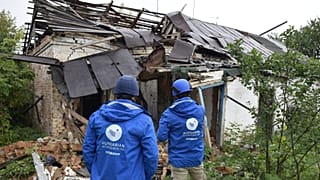 A Segélyszervezet munkatársai harkivi terepmunkán