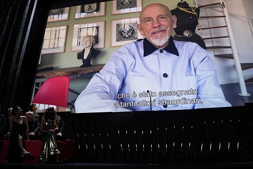 Malkovich riceve il premio per il miglior attore a Venezia