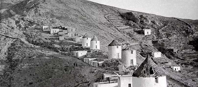 Άποψη των Μύλων της Χώρας σε φωτοκάρτα, περ. 1960.