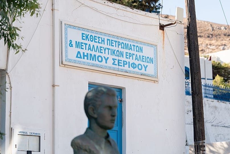 Η προτομή του Κωνστατίνου Σπέρα στο Μέγα Λιβάδι