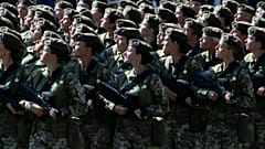ΑΡΧΕΙΟ: Ουκρανές στρατιώτισες παρελαύνουν στην κεντρική λεωφόρο Χρεστσάτικ, σε στρατιωτική παρέλαση για την Ημέρα Ανεξαρτησίας στο Κίεβο, Ουκρανία, 24 Αυγούστου 2018.