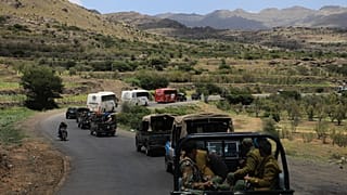 Houthi fighters escort a convoy carrying prisoners freed in Mokha through the Bani Matar district on its way to Sana'a, 12 September 2026