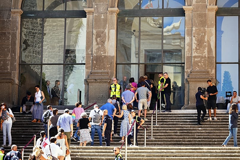 Persone in fila per l'ultimo saluto a Emma Bonino alla Promoteca del Campidoglio a Roma (13 settembre 2026)