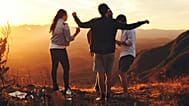 Viele von uns verhalten sich im Urlaub anders. Doch warum?