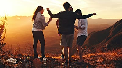 كثير منا يتصرف بشكل مختلف أثناء العطلة، لكن لماذا؟