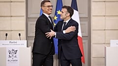 Ο Γάλλος πρόεδρος Εμανουέλ Μακρόν και ο Φινλανδός πρόεδρος Αλεξάντερ Στουμπ