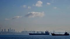 ARŞİV - Marmara Denizi'ne demirlemiş kargo gemileri 