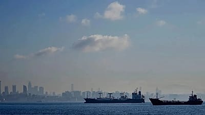 ARŞİV - Marmara Denizi'ne demirlemiş kargo gemileri 