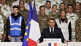 Emmanuel Macron dévoile le nouveau service national lors d’un discours sur la base de Varces, dans les Alpes françaises, jeudi 27 novembre 2025.