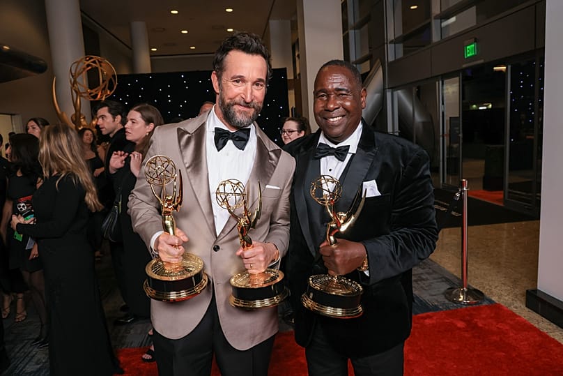 Noah Wyle ve Ernest Harden Jr.