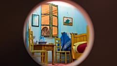 Van Gogh'un odasını gösteren diorama.