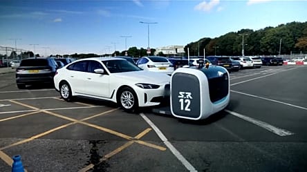 À Gatwick, des robots français garent les voitures au centimètre près 
