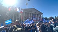 Des policiers manifestent devant l'assemblée nationale à Paris le 15 septembre 2026