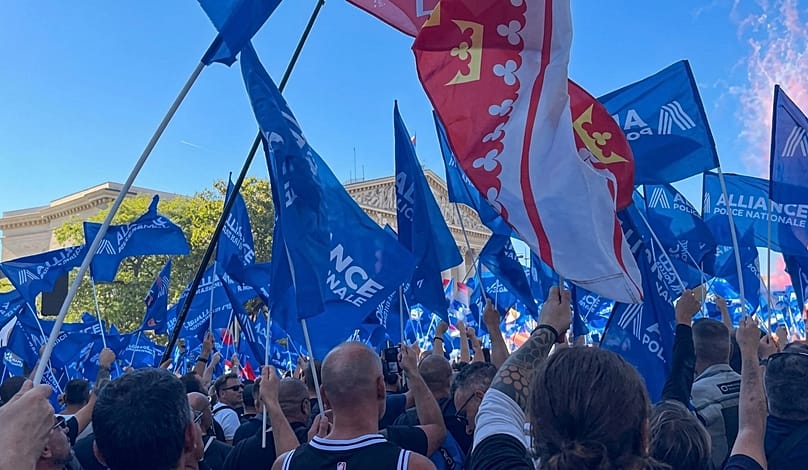 Des policiers manifestent devant l'Assemblée nationale à Paris le 15  septembre 2026