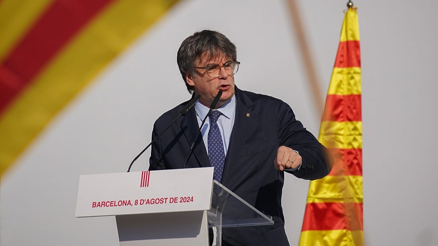 Carles Puigdemont se dirige a sus seguidores en Barcelona, ​​España, el jueves 8 de agosto de 2024.