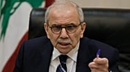 رئيس الوزراء اللبناني نواف سلام يتحدث للصحافيين في السراي الحكومي ببيروت، 3 ديسمبر 2025.