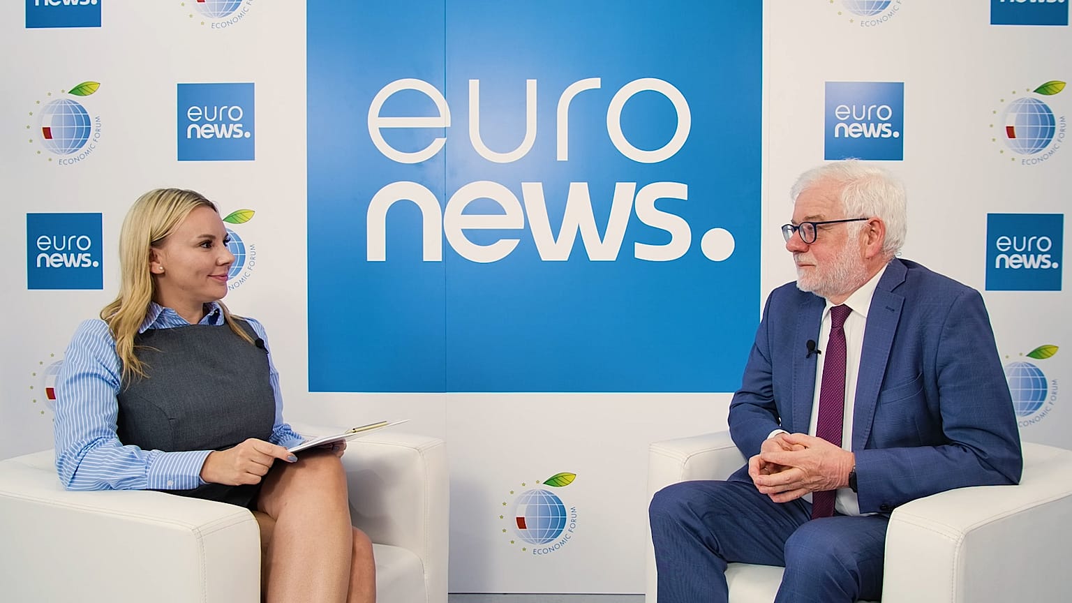 Prof. Jacek Czaputowicz i Agata Todorow podczas rozmowy programu "12 minut" w Euronews po polsku