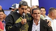 ARCHIVO - El presidente de Venezuela, Nicolás Maduro (izquierda), y Alex Saab aparecen juntos en Caracas, Venezuela, el 23 de enero de 2024.