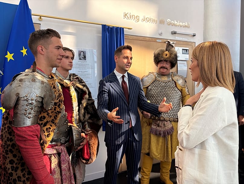 Na zdjęciu współprzewodniczący EKR, Patryk Jaki i szefowa PE, Roberta Metsola