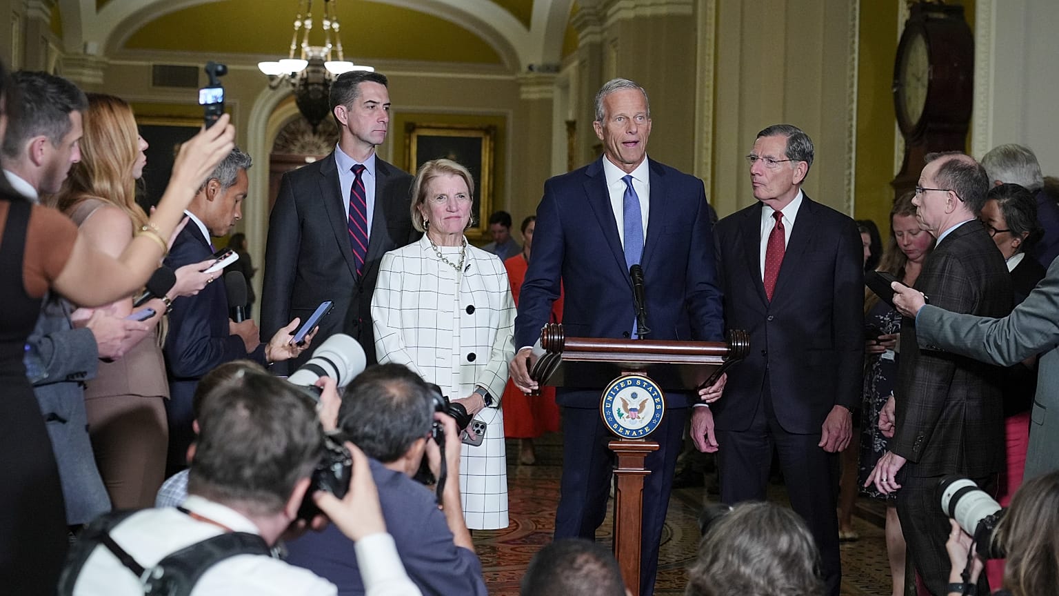 Mehrheitsfraktionschef des US-Senats John Thune spricht nach einem Politik-Lunch bei einer Pressekonferenz auf Capitol Hill in Washington am 15. September 2026.