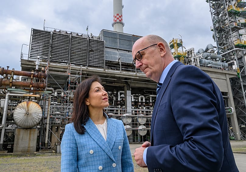 Die deutsche Wirtschaftsministerin Katherina Reiche und der brandenburgische Ministerpräsident Dietmar Woidke besuchen im Mai das Gelände der PCK-Raffinerie in Schwedt/Oder.