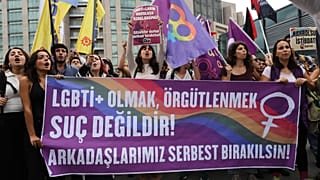 LGBTİ+ hakları savunucularının Çağlayan Adliyesi önündeki gösteri polis tarafından engellendi, 15 Eylül 2026.